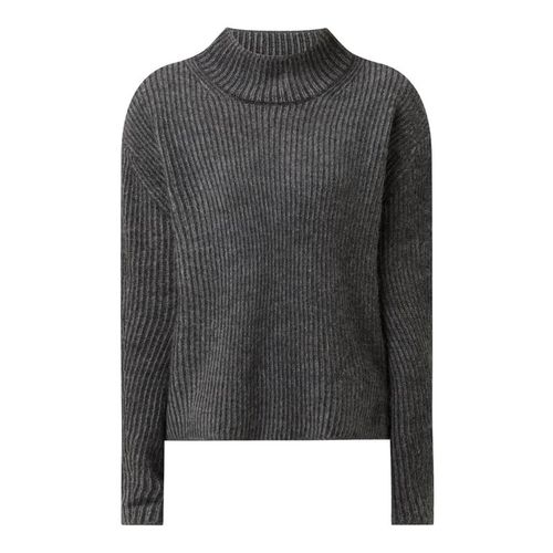 Sweter z prążkowaną fakturą 229.99PLN