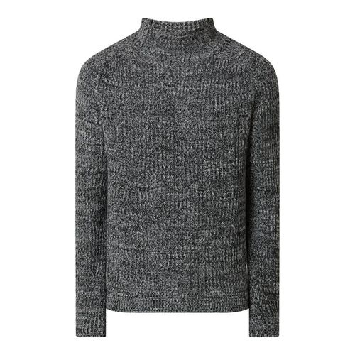 Sweter o kroju regular fit ze stójką 399.00PLN