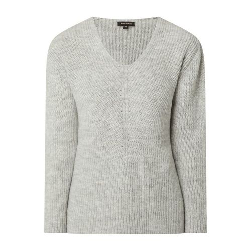 Sweter z ażurowym wzorem 599.00PLN