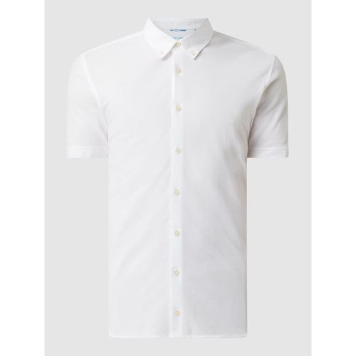 Koszula biznesowa o kroju slim fit z piki — ‘Futureflex’ 199.99PLN