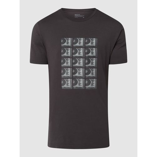 T-shirt o kroju regular fit z bawełny ekologicznej model ‘Jaames’ 119.99PLN