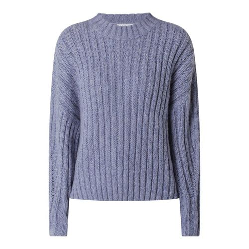 Sweter z prążkowaną fakturą model ‘Tess’ 229.99PLN